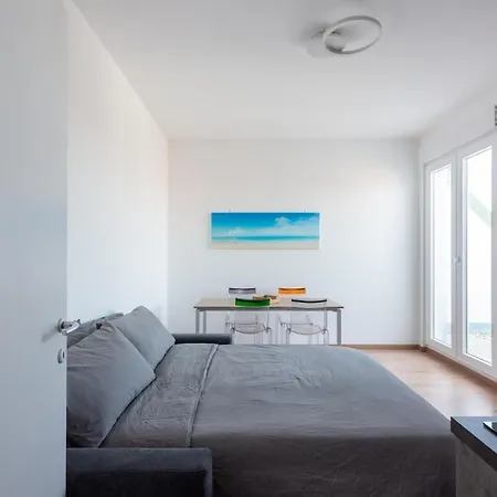Nest Terrace Next To Frattini Metro Stop Mailand