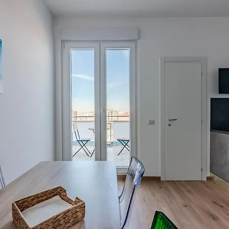 Apartment Nest Terrace Next To Frattini Metro Stop Mailand
