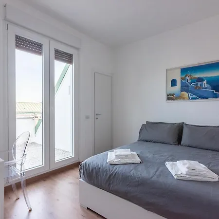 Nest Terrace Next To Frattini Metro Stop Mailand